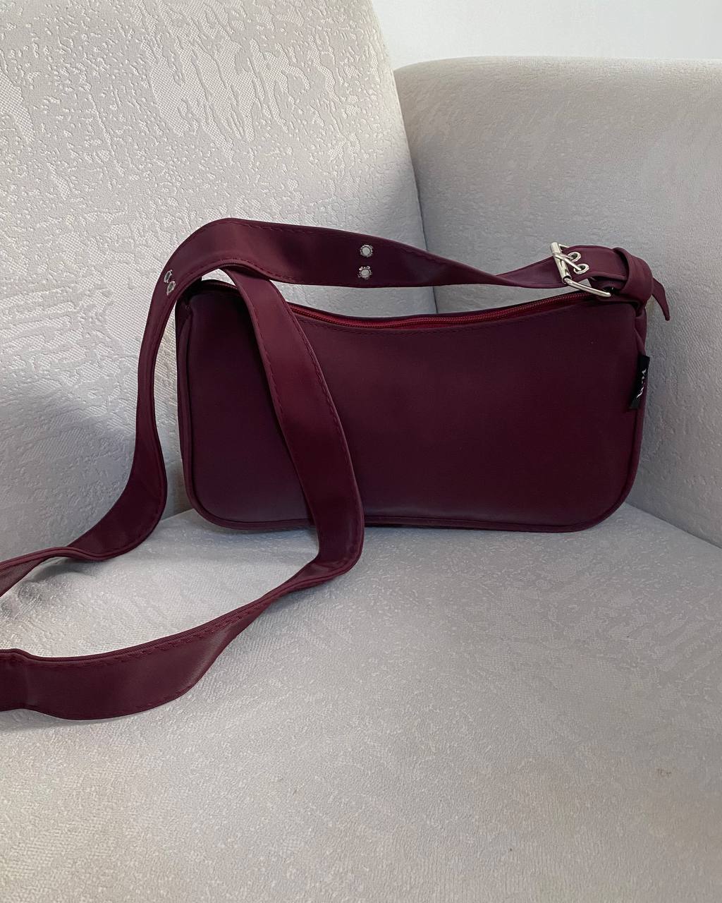 513BAA57-A82E-4DC7-8D56-33439D88E81E کیف برزنتی دوشی - تصویر 1