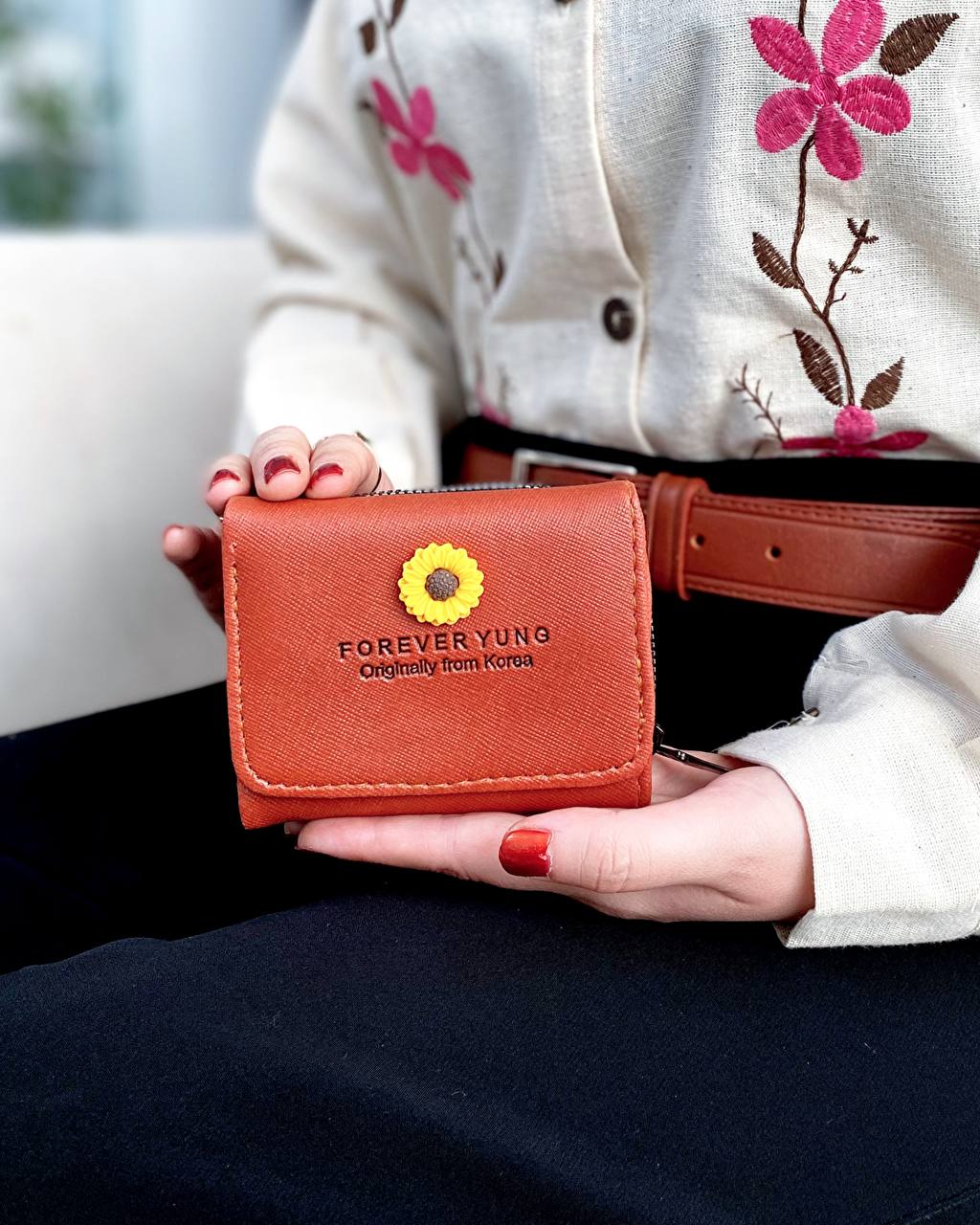 C71789B2-D328-498B-9BC6-28D82DFE2F77 کیف پول زنانه آفتابگردون - تصویر 1