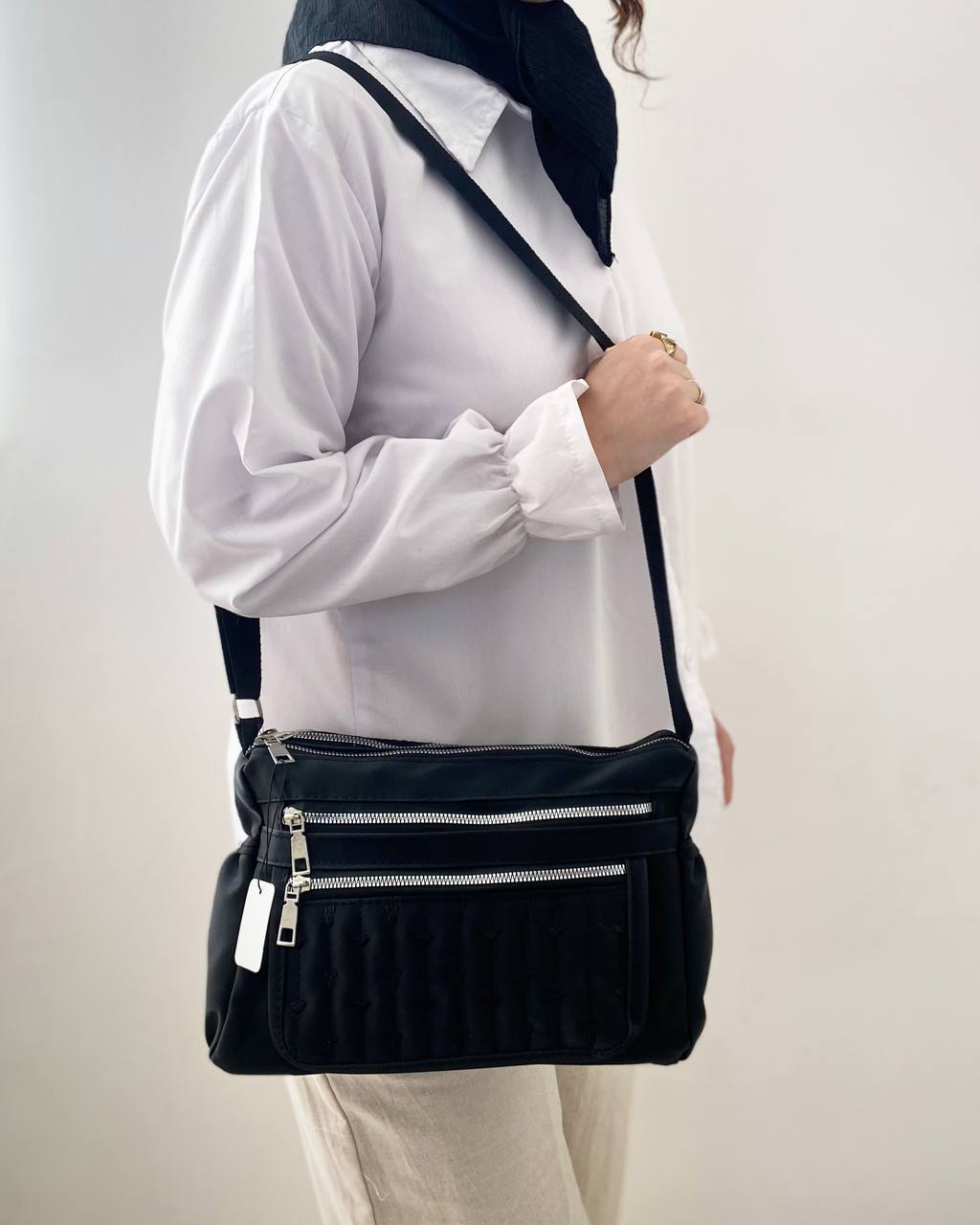 0612DEA5-9FDC-4BC5-9FB1-59AC2A2F3AF5 کیف دوشی زنانه نجلا - تصویر 1